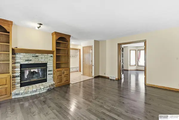 1000 Hickory Hill Road, Papillion, NE 68046