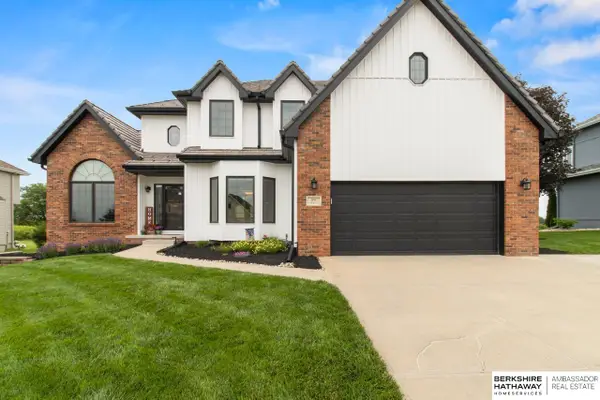 906 Bailey Drive, Papillion, NE 68046