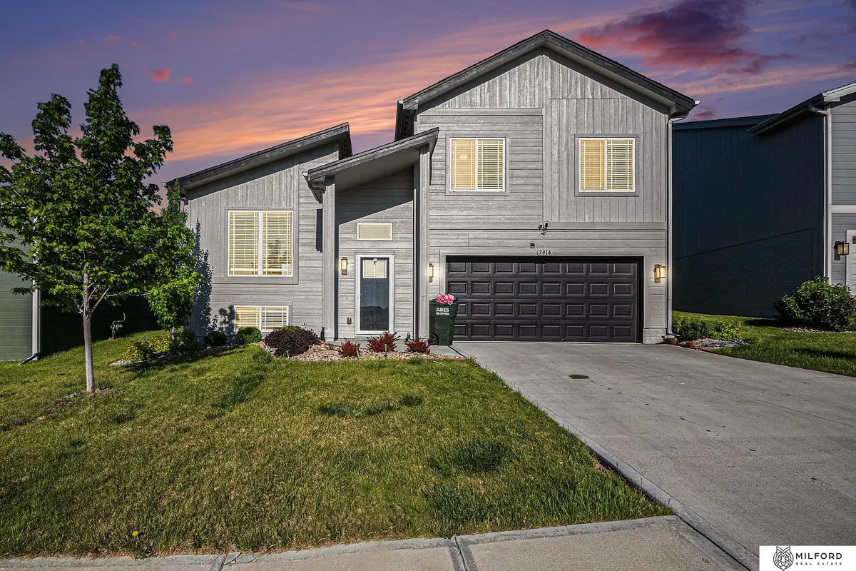 7914 N 113th Avenue, Omaha, NE 68142 - #1