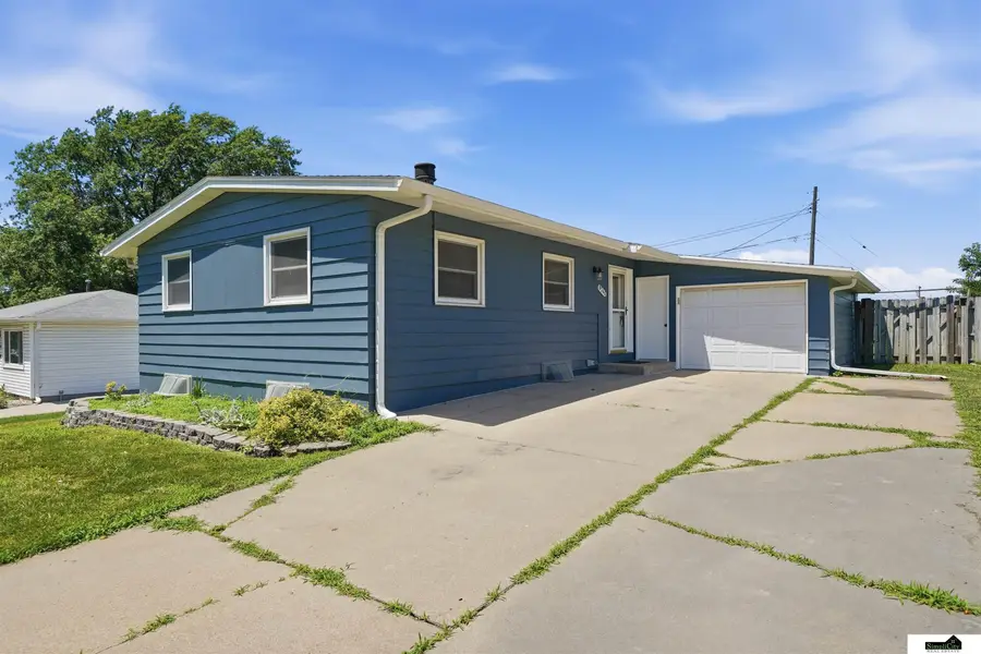 8340 Chestnut Lane, Lincoln, NE 68510 - #2