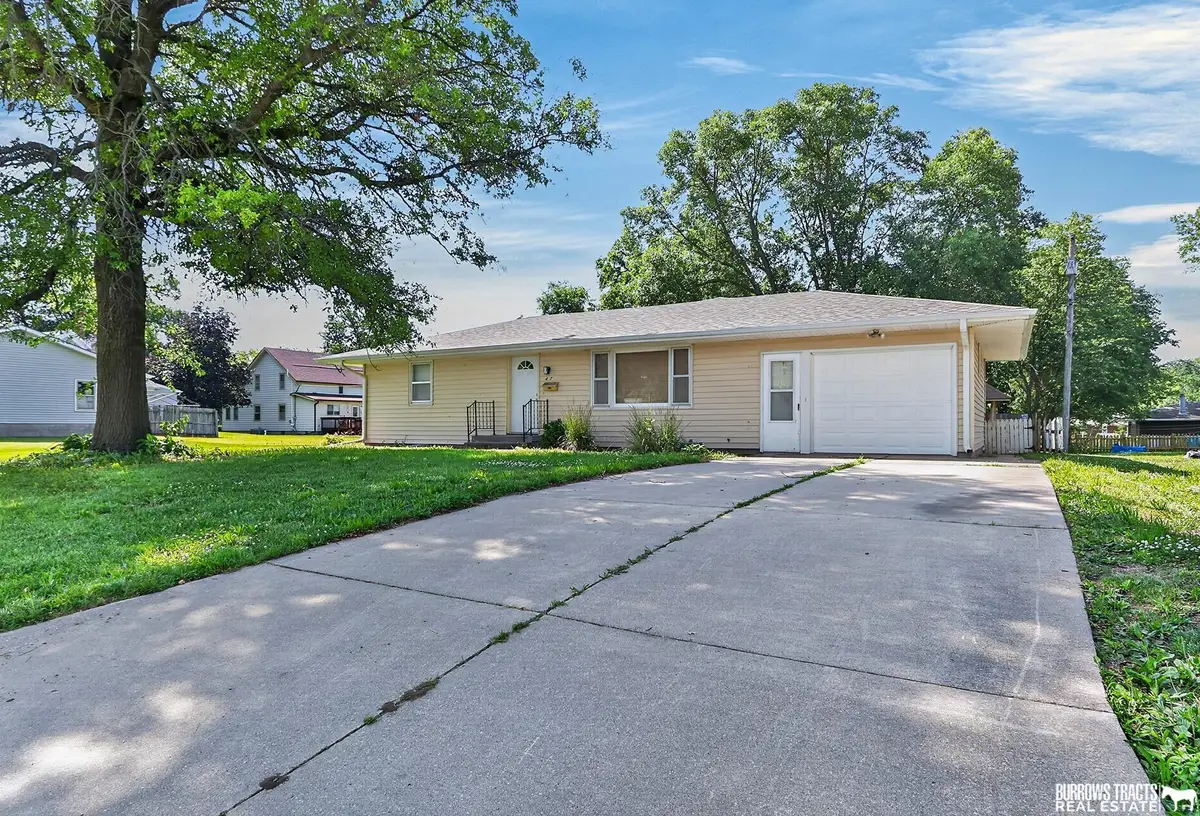 417 W F Street, Elmwood, NE 68349 - #1