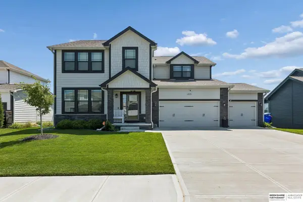 12121 S 209 Avenue, Gretna, NE 68028