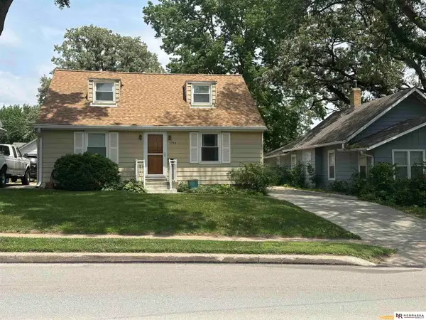 7752 Oakwood Street, Ralston, NE 68127