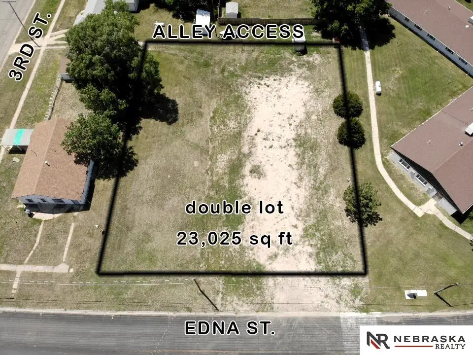 307 & 309 N Edna Street, Valentine, NE 69201 - #1