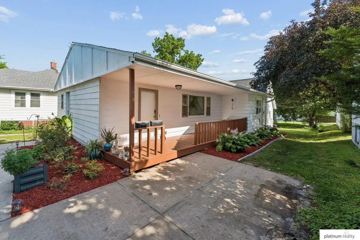 6006 Woolworth Avenue, Omaha, NE 68106 - #1
