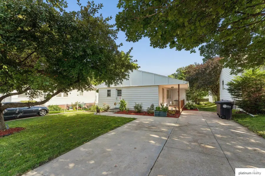 6006 Woolworth Avenue, Omaha, NE 68106 - #2