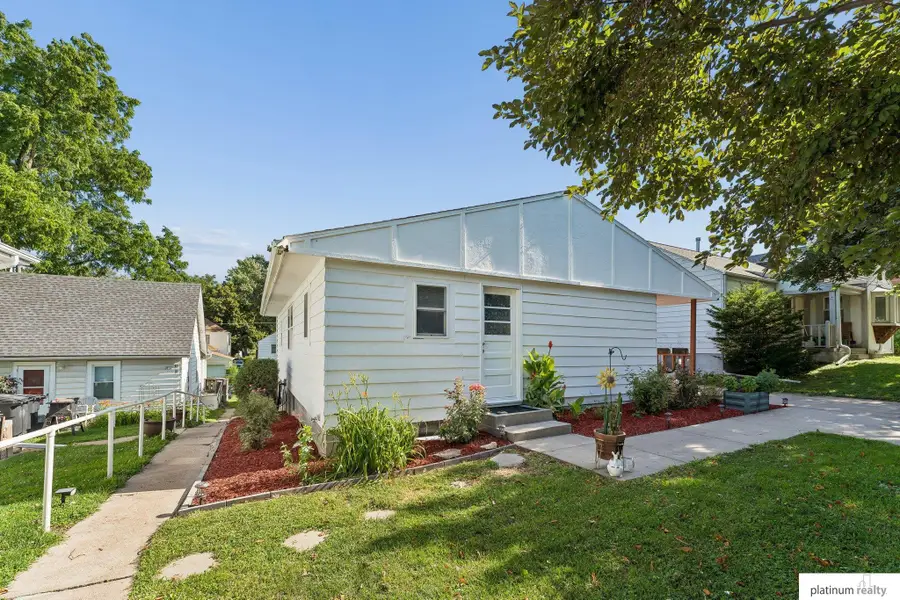 6006 Woolworth Avenue, Omaha, NE 68106 - #3