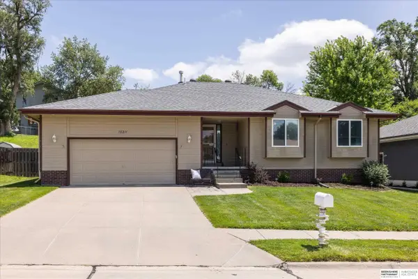13211 S 35th Avenue, Bellevue, NE 68123