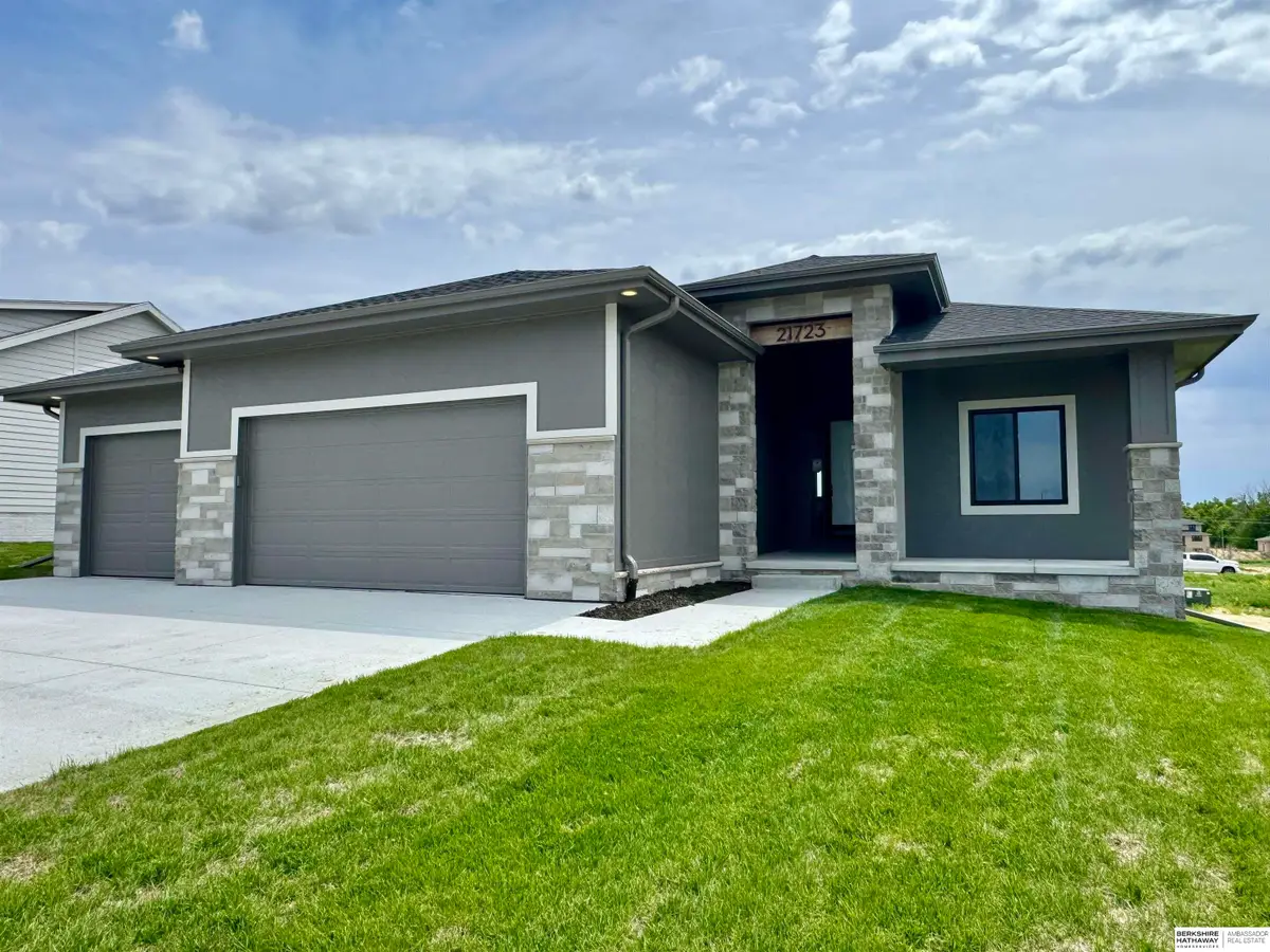 21723 Glenmore Drive, Gretna, NE 68028 - #1