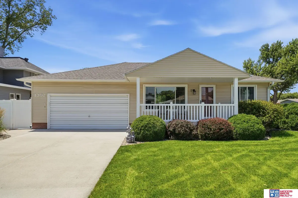 1307 N Baltimore Avenue, Hastings, NE 68901 - #1