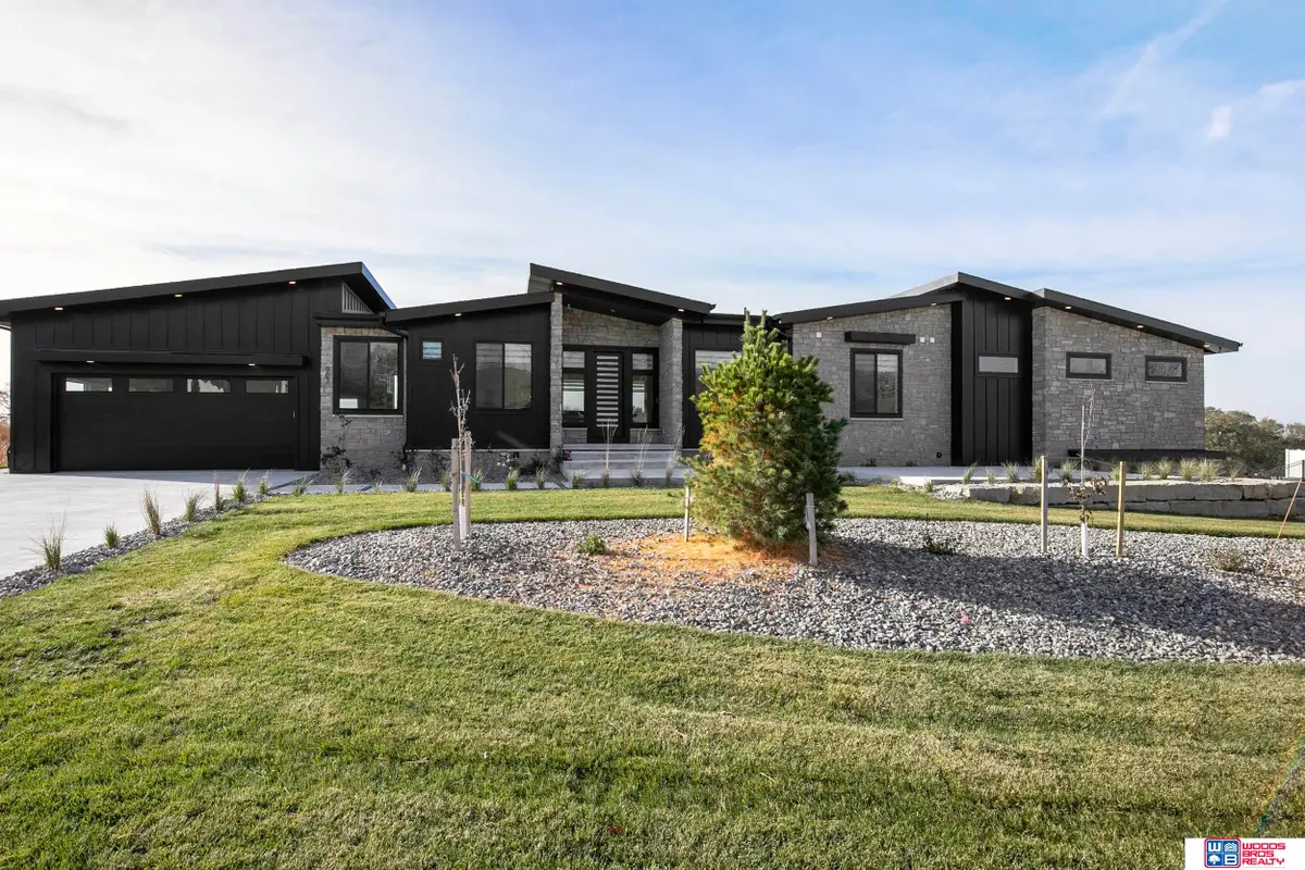 902 S Lakeview Way, Ashland, NE 68003 - #1