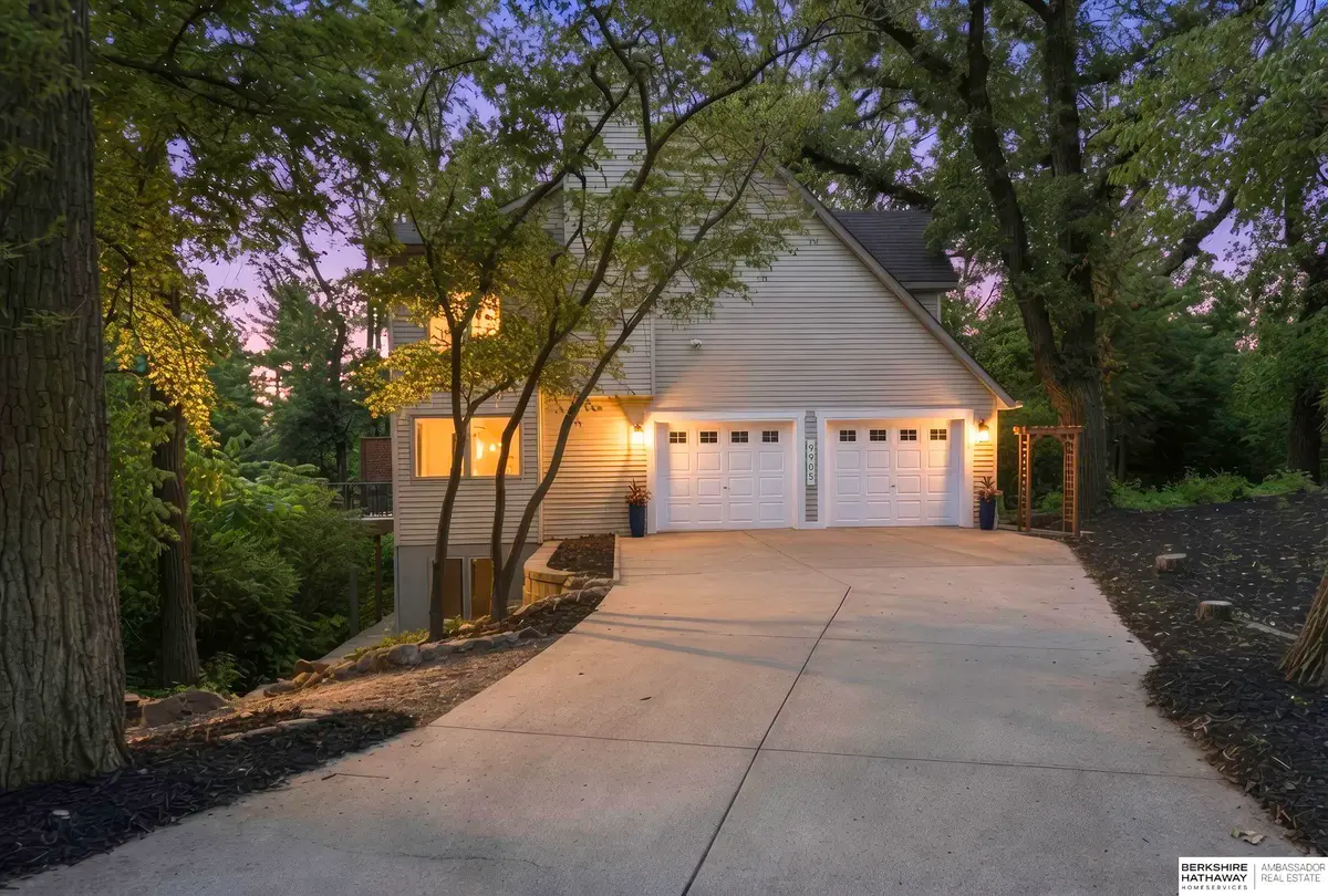 9905 N 30 Circle, Omaha, NE 68112 - #1