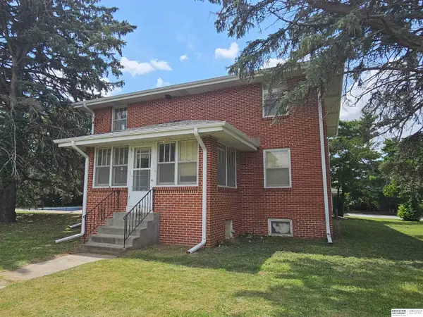 5818 N 52 Street, Omaha, NE 68104