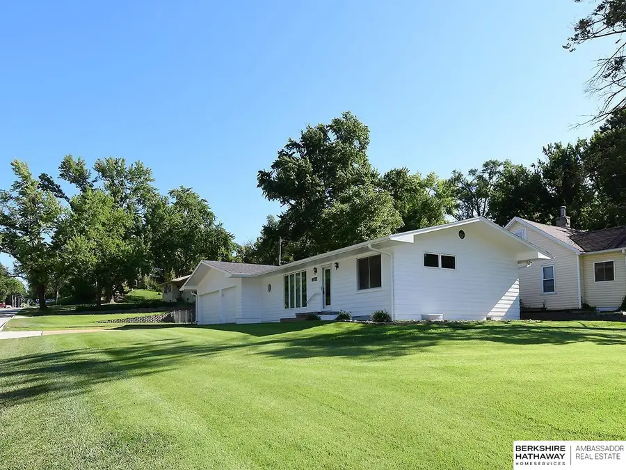7803 North Ridge Drive, Omaha, NE 68112 - #2