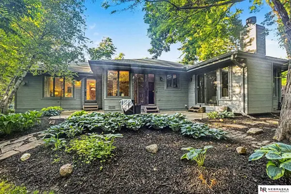 21417 Ridgewood Road, Omaha, NE 68022
