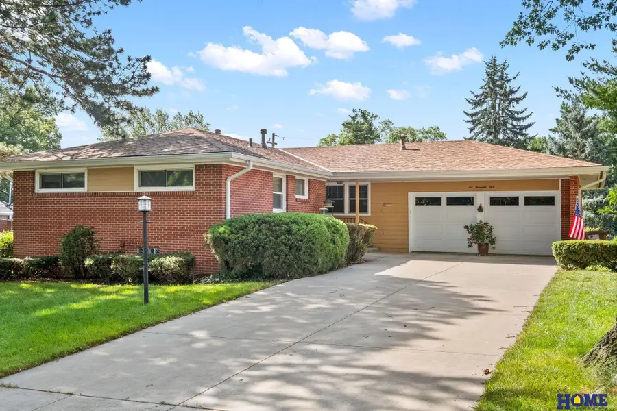 6001 Sumner Street, Lincoln, NE 68506 - #2