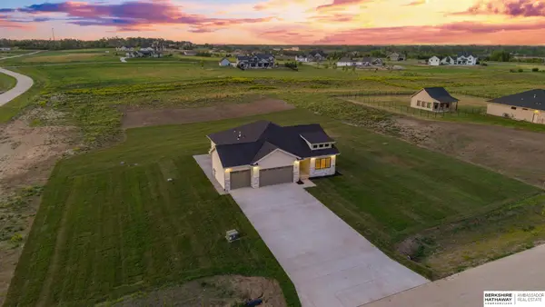 418 Karloff Circle, Yutan, NE 68073