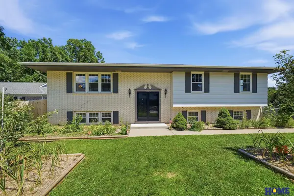 1924 S 77 Street, Lincoln, NE 68506