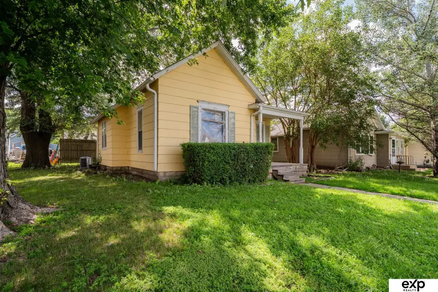 412 N Nebraska Avenue, York, NE 68467 - #2