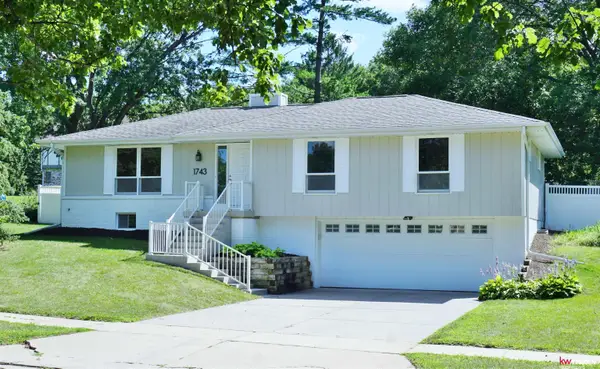1743 Oakdale Avenue, Lincoln, NE 68506