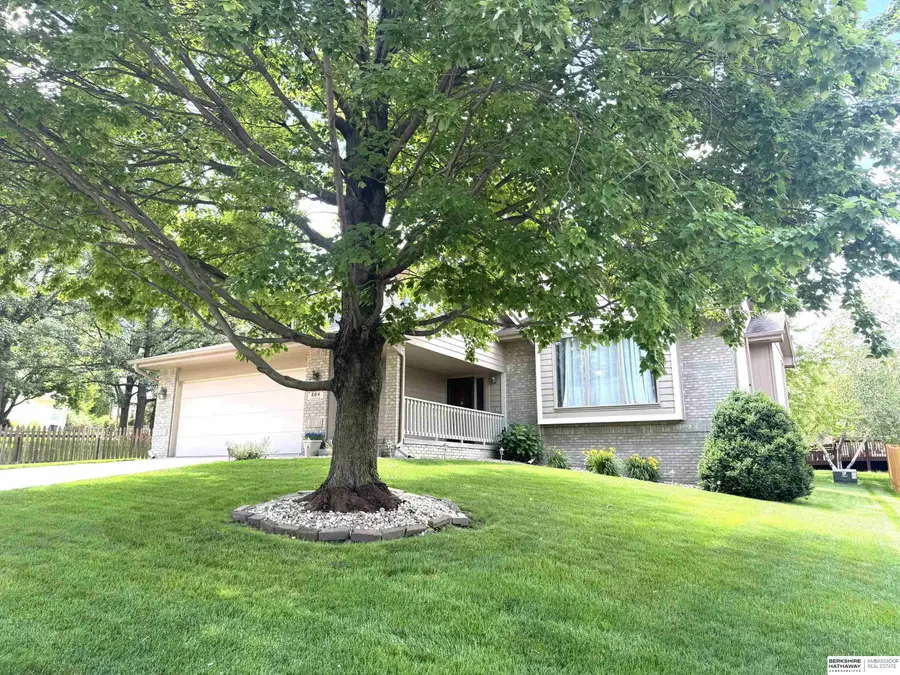 804 Auburn Lane, Papillion, NE 68046 - #2