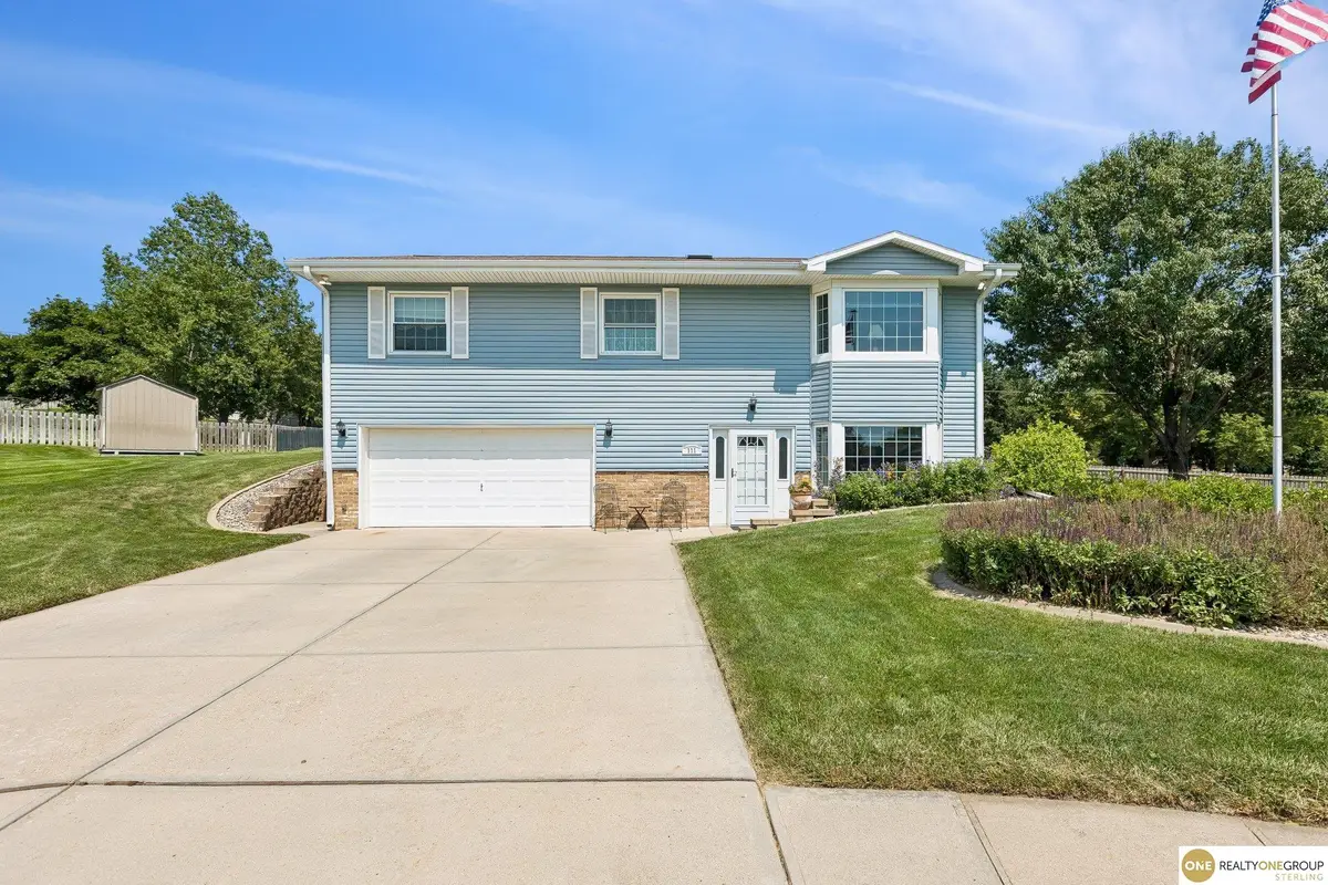 111 Summerset Circle, Papillion, NE 68133 - #1