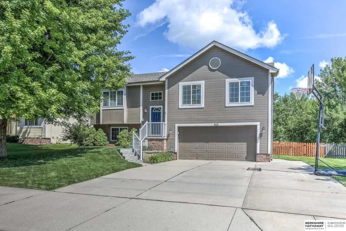 810 Clearwater Drive, Papillion, NE 68046 - #1