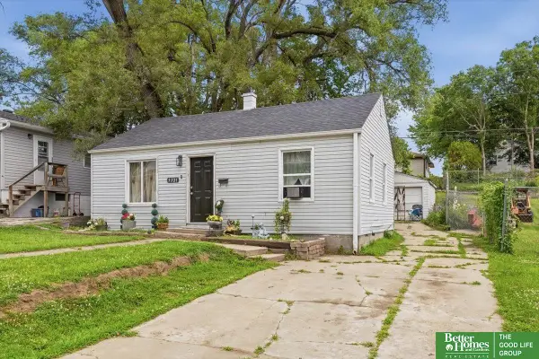 5321 N 33rd Avenue, Omaha, NE 68111