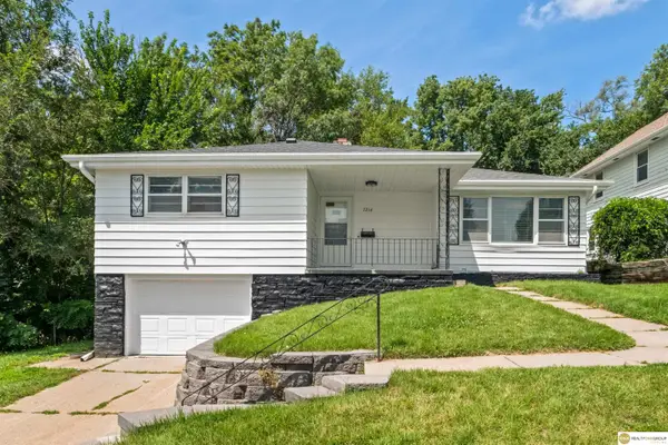 7214 North Ridge Drive, Omaha, NE 68112