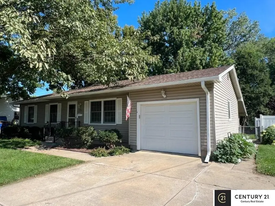 710 E Patton Street, Papillion, NE 68046 - #2