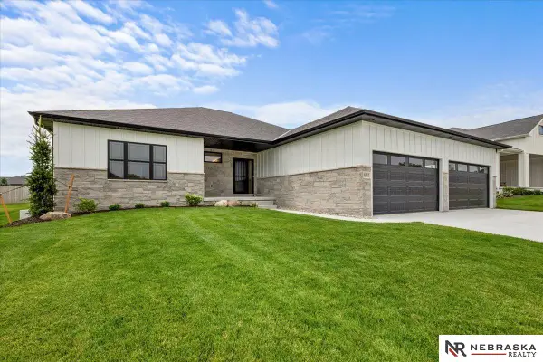 8825 Ranch Gate Road, Lincoln, NE 68510