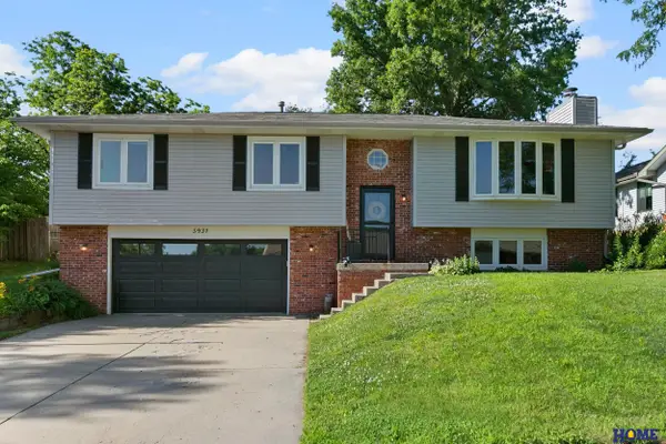 5931 Robin Court, Lincoln, NE 68516