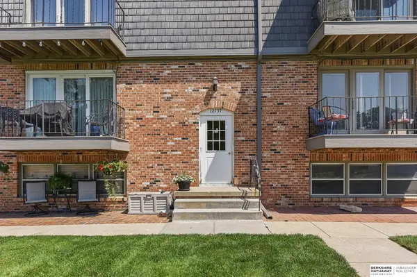 12737 Woodcrest Plaza #3-119, Omaha, NE 68137
