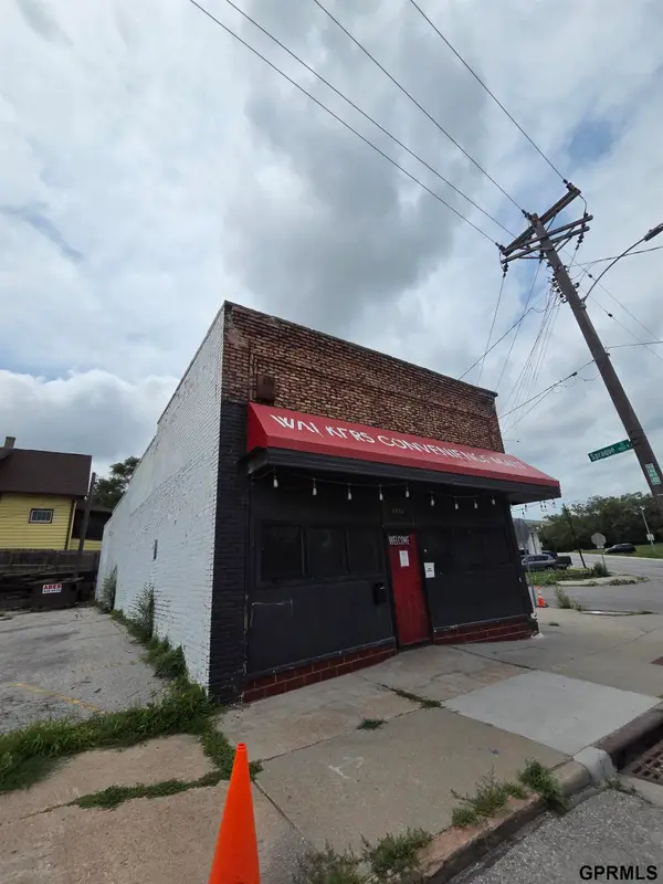 3932 N 16 Street, Omaha, NE 68110