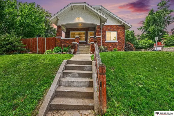 4202 S 12 Street, Omaha, NE 68107