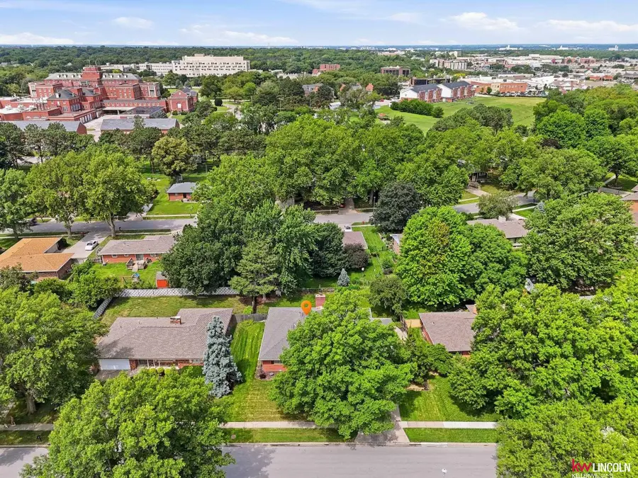 511 Lakewood Drive, Lincoln, NE 68510 - #2