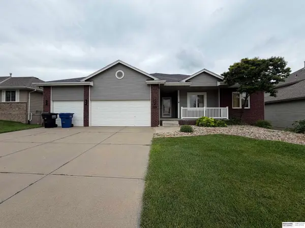 8112 S 166 Street, Omaha, NE 68136