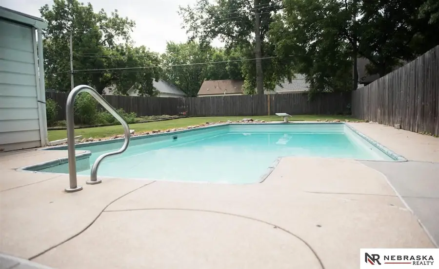 5411 Knox Street, Lincoln, NE 68504 - #2