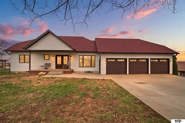 719 Lakeview Drive, Eagle, NE 68347