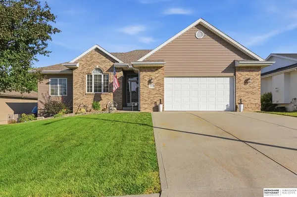 21114 Mcclellan Drive, Gretna, NE 68028