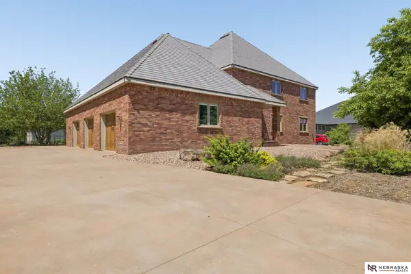 6525 Rolling Hills Court, Lincoln, NE 68512