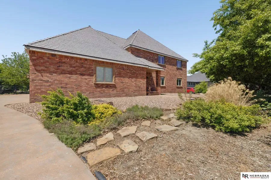 6525 Rolling Hills Court, Lincoln, NE 68512 - #2