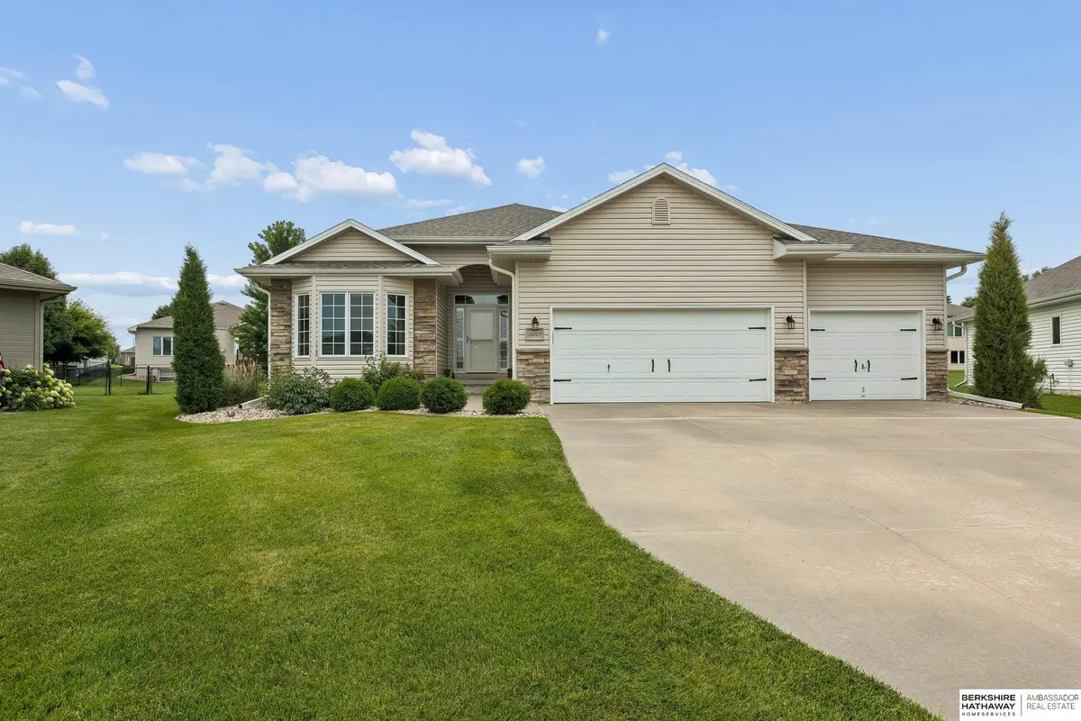 16009 Hanover Circle, Bennington, NE 68007 - #1