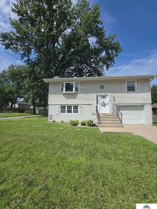3713 S 56 Street, Lincoln, NE 68506
