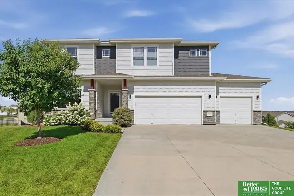 11036 Cove Hollow Circle, Papillion, NE 68046