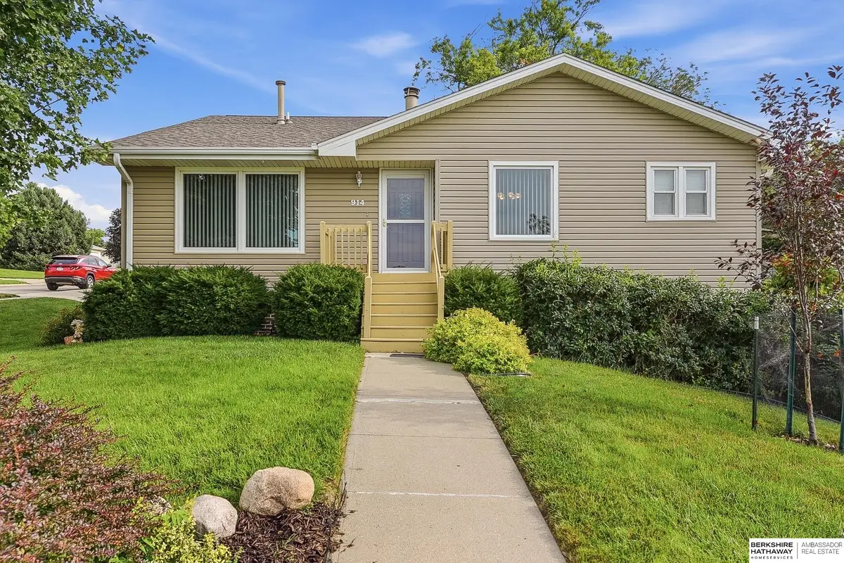 914 Harrington Avenue, Bellevue, NE 68005 - #1