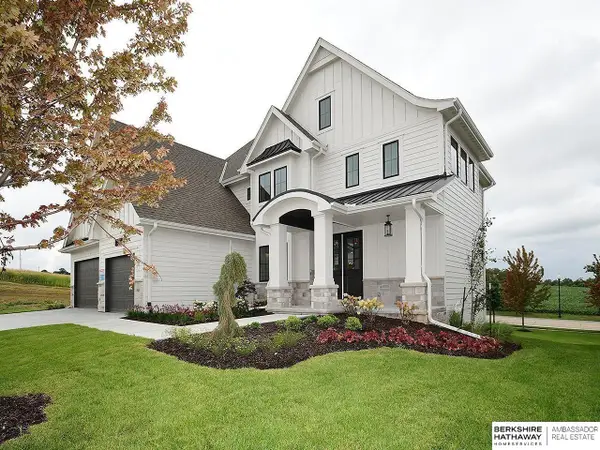 11720 Superior Drive, Papillion, NE 68046