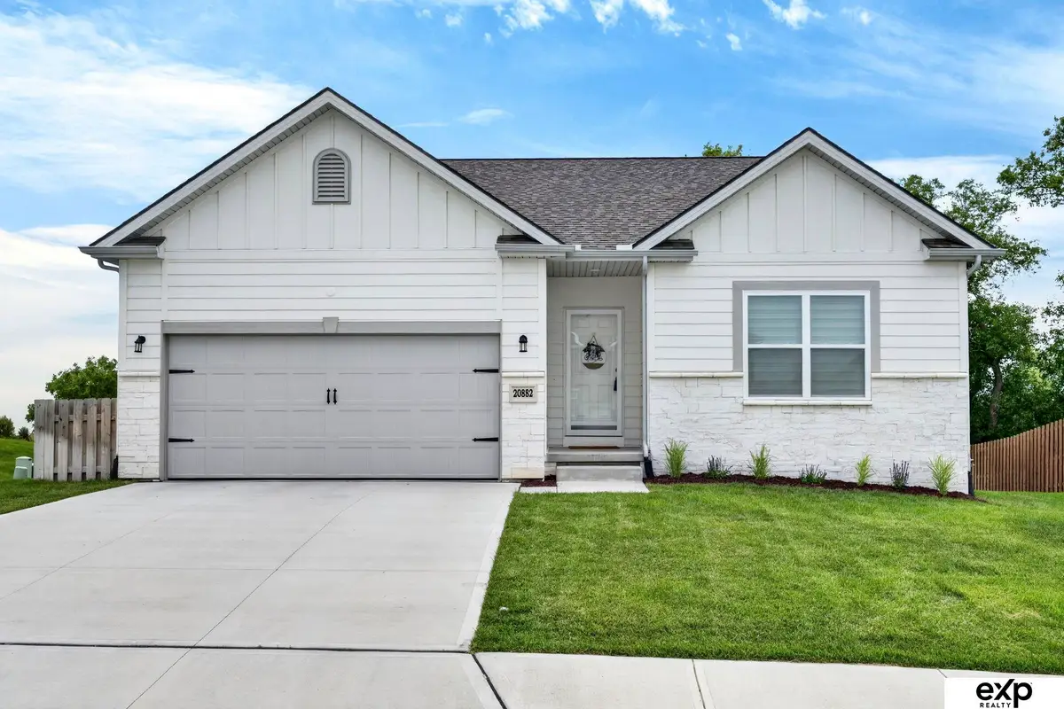 20882 Camelback Avenue, Gretna, NE 68028 - #1