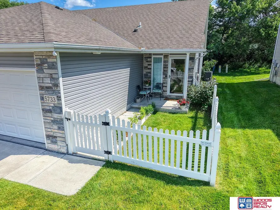 5733 Brendon Lane, Lincoln, NE 68516 - #3