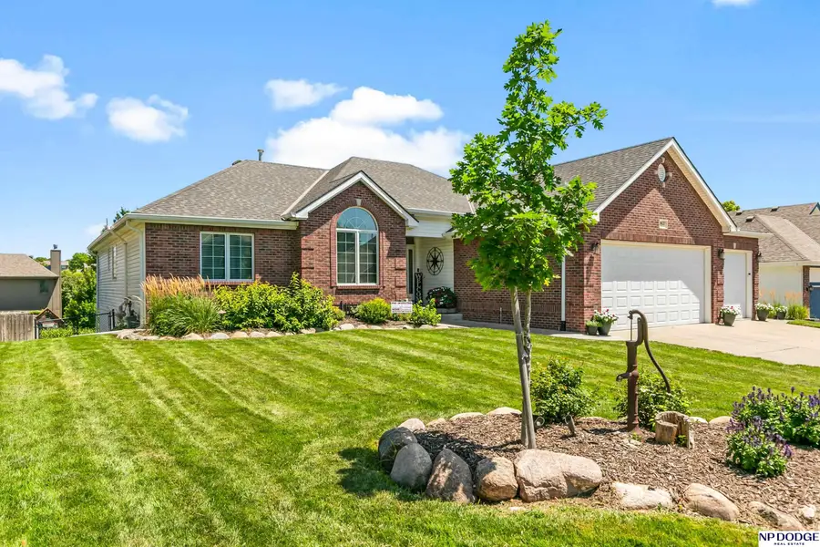 8627 S 100th Street, La Vista, NE 68128 - #2
